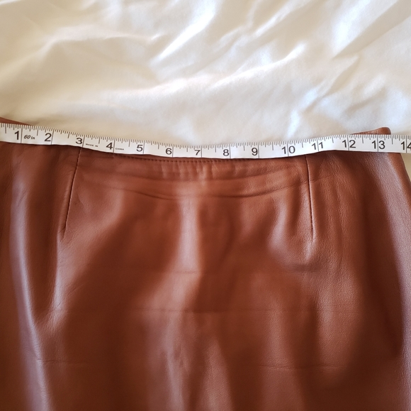 Danier leather skirt - Picture 6 of 7
